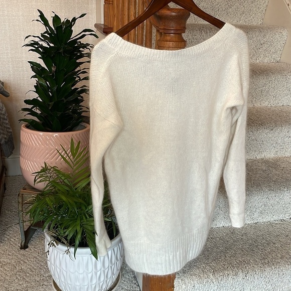 Moda International Rabbit Hair Wool Blend Cozy Soft Holiday Sweater - Picture 4 of 7